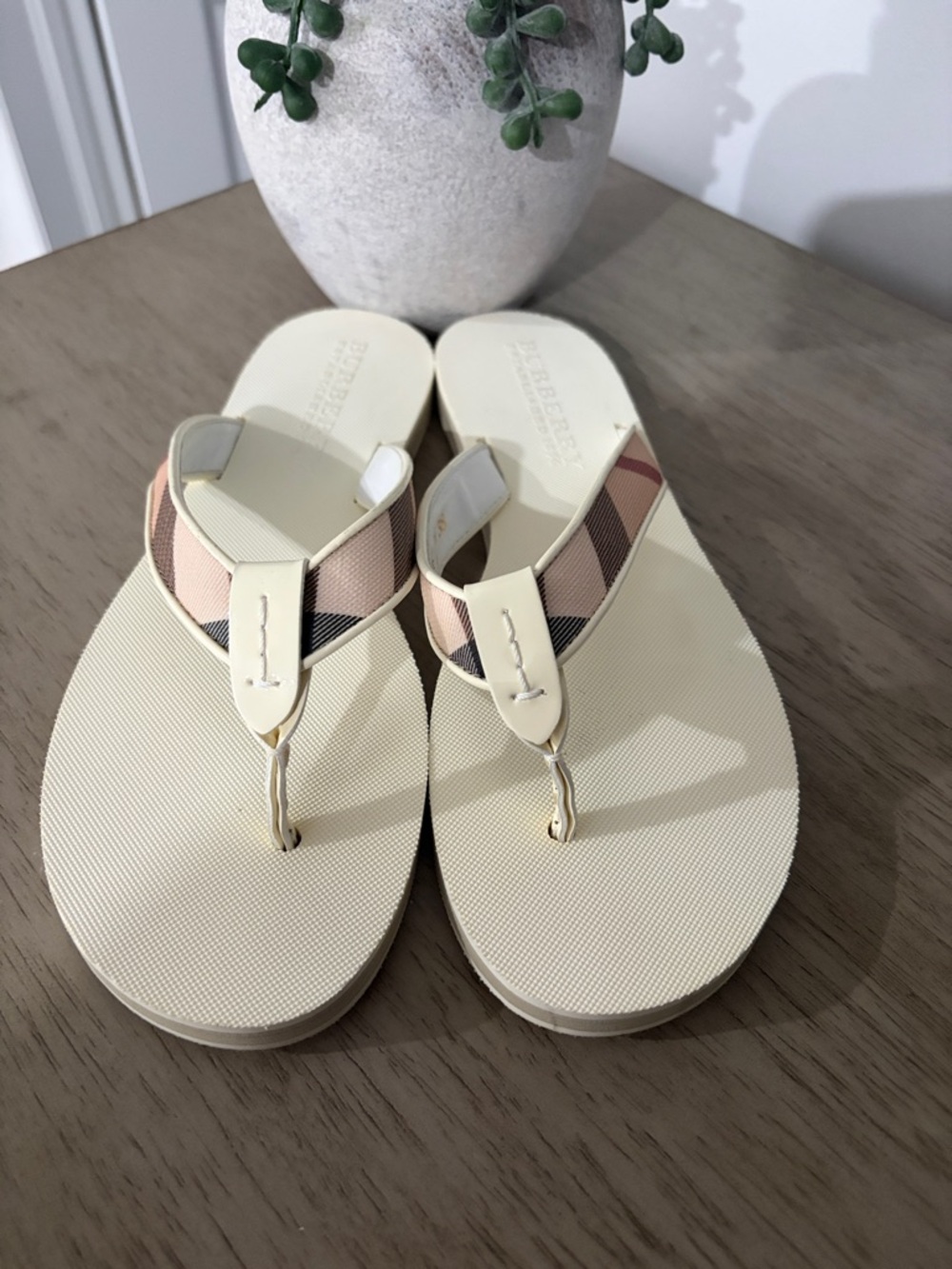Burberry rubber Flip Flop Sandals